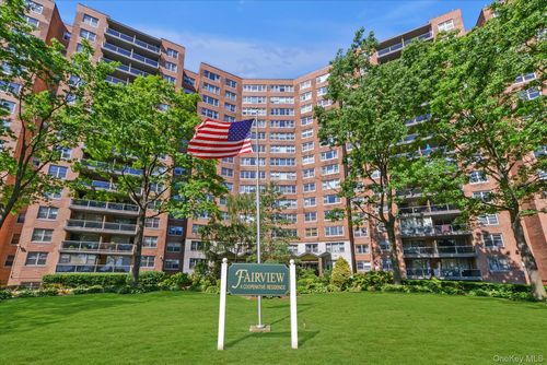 c303-61-20 Grand Central Pkwy, Forest Hills, NY, 11375-8412 | Card Image
