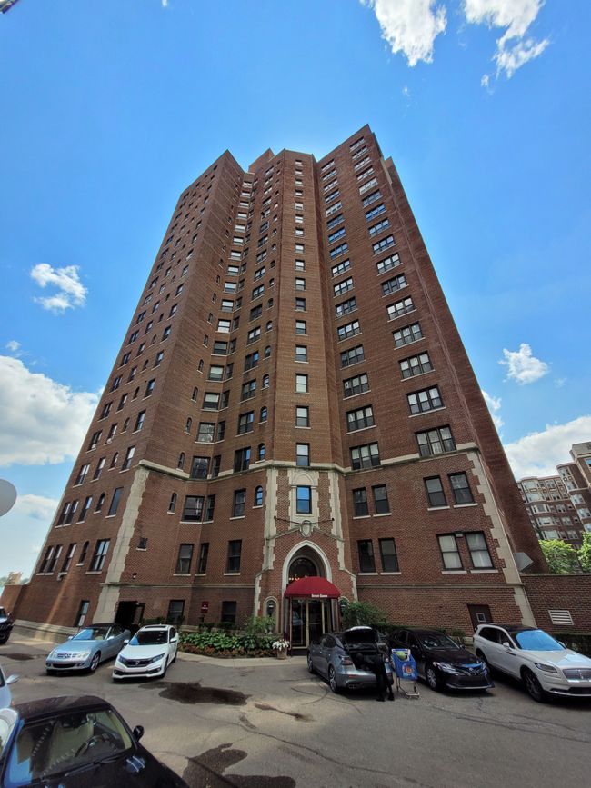 8162 E Jefferson Mezz B, Condo with 2 bedrooms, 2 bathrooms and null parking in Detroit MI | Image 12