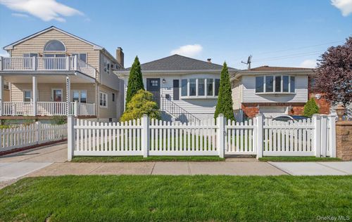 120 Parma Rd, Island Park, NY, 11558-1043 | Card Image