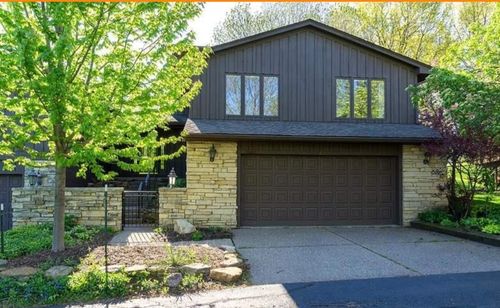 22-6401 Utica Ridge Rd, Davenport, IA, 52807-3361 | Card Image