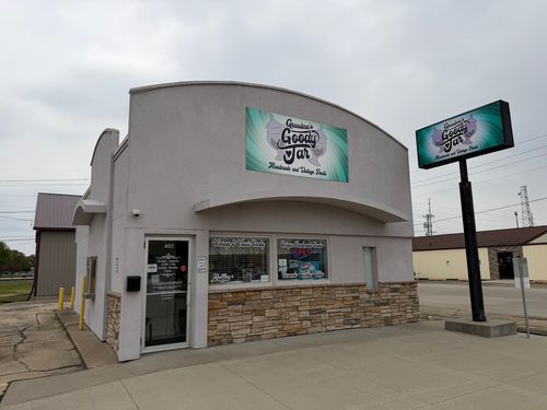 401 N 2nd St, Clinton, IA, 52732-4028 | Card Image