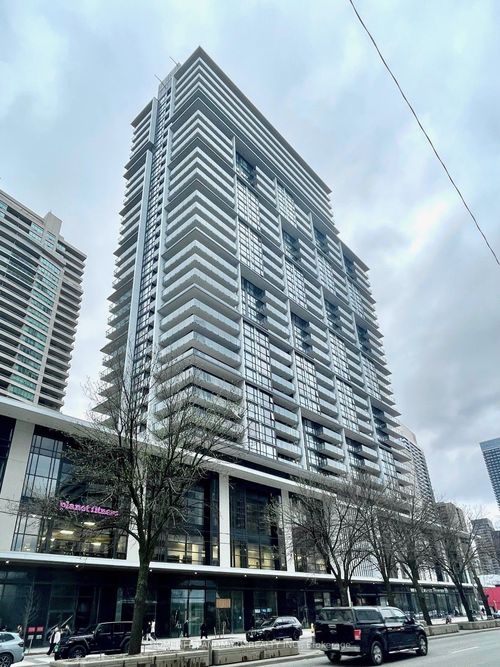 1009-4955 Yonge St, North York, ON, M2N5N6 | Card Image
