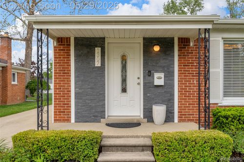 1307 Englewood Ave, Royal Oak, MI, 48073-2879 | Card Image
