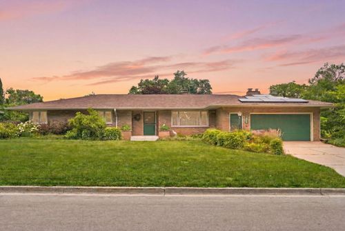 525 E High St, Sycamore, IL, 60178-1909 | Card Image