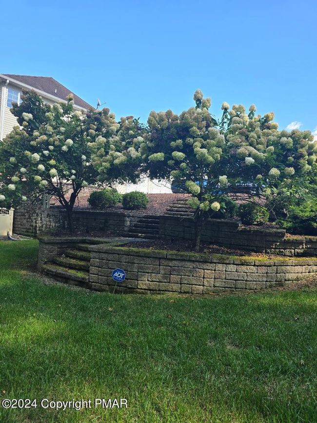 LUGO REAR STONE STEPS FROM GOLF COURSE | Image 8