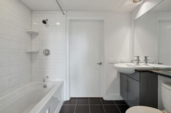 Bathroom 2 | Image 20