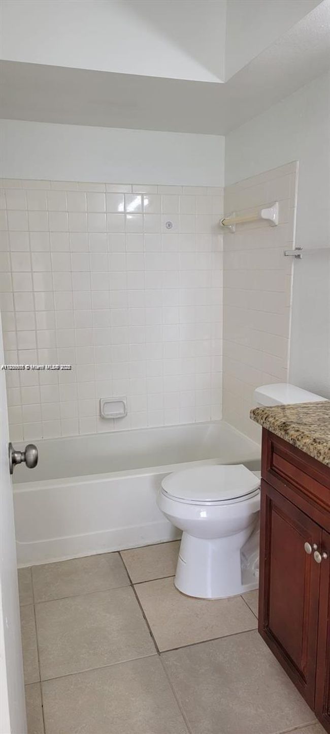 APT-4308 - 2846 S University Dr, Condo with 2 bedrooms, 2 bathrooms and null parking in Davie FL | Image 12