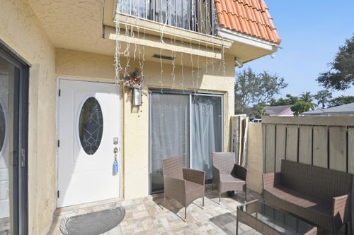 60-4260 Nw 114th Ter, Coral Springs, FL, 33065-7262 | Card Image