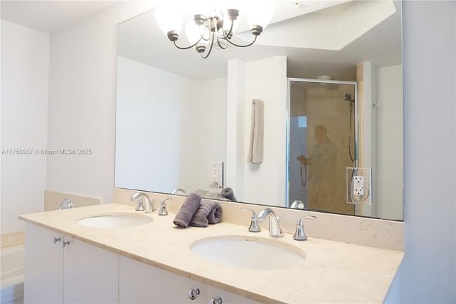APT-606 - 17555 Atlantic Blvd, Condo with 2 bedrooms, 2 bathrooms and null parking in Sunny Isles Beach FL | Image 15