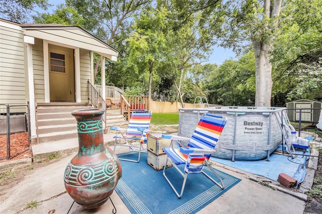 Above ground pool will stay with the home. | Image 29
