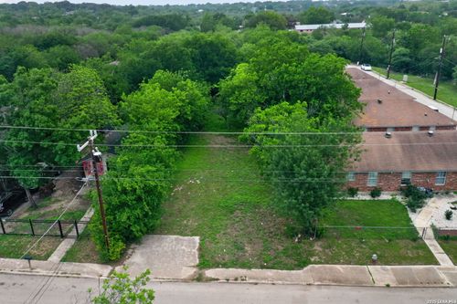 1647 Amanda St, San Antonio, TX, 78210-3207 | Card Image