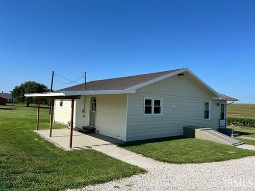 4670 Breeze Rd, Mount Vernon, IN, 47620-7136 | Card Image