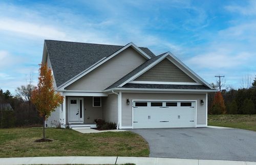 154 Chase Ct, Essex, VT, 05452-4153 | Card Image