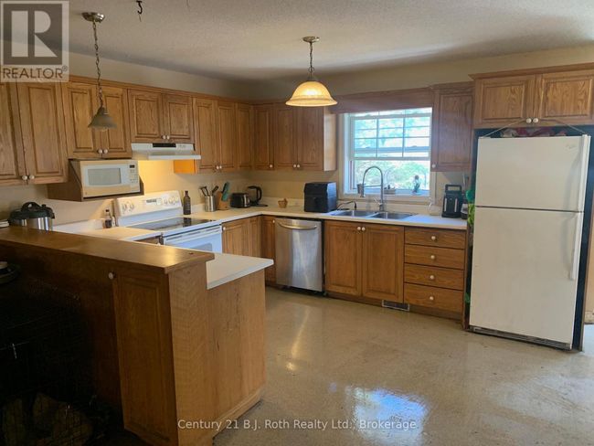 1087 Merkley Rd, House other with 2 bedrooms, 3 bathrooms and 10 parking in Gravenhurst ON | Image 11