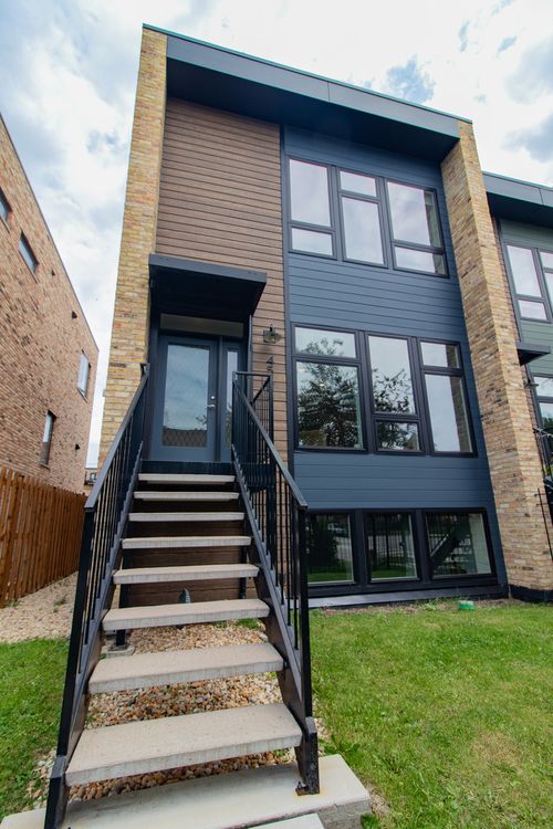 4557 S Prairie Ave, CHICAGO, IL, 60653-3911 | Card Image