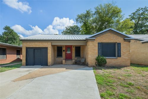 703 Cedar St, Hearne, TX, 77859-2813 | Card Image