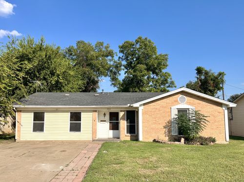 1900 Robinson St, Irving, TX, 75060-5936 | Card Image