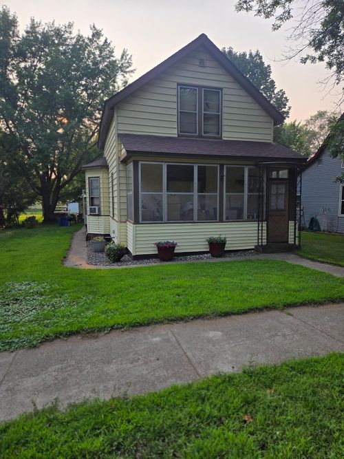 725 7th St Ne, Little Falls, MN, 56345-2432 | Card Image