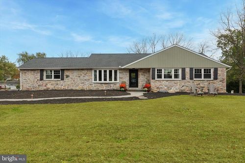 1212 Crestwood Dr, POTTSTOWN, PA, 19464-2932 | Card Image