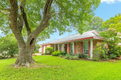 22 Maple Ln, Galveston, TX, 77551-1351 | Card Image