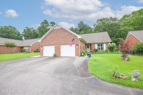 320 Hiscott Ln, Pinehurst, NC, 28374-1800 | Card Image
