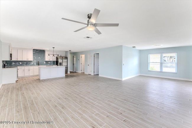 Great Room to Kitchen | Image 17