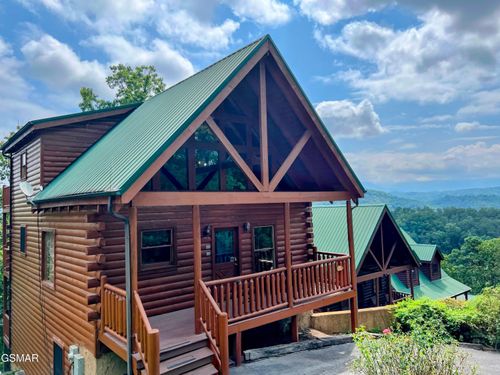 18-2251 Upper Middle Creek Rd, Sevierville, TN, 37876-7609 | Card Image