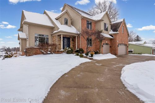 3241 Ledgewood Ct E, Commerce Twp, MI, 48382-1420 | Card Image