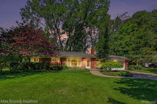 30615 Longcrest St, Southfield, MI, 48076-1561 | Card Image