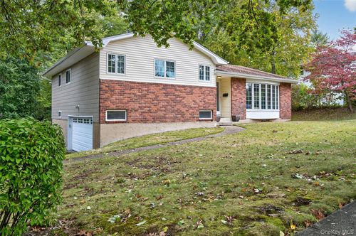 51 Oak Hill Dr, Oyster Bay, NY, 11771-3913 | Card Image