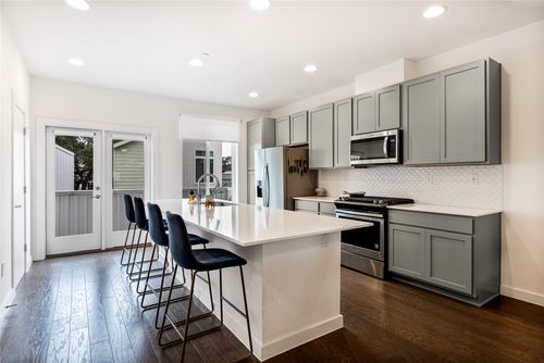 95-814 N Bluff Dr, Austin, TX, 78745-4629 | Card Image