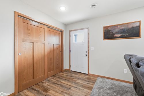 610 Se 1st St, Morning Sun, IA, 52640-9443 | Card Image