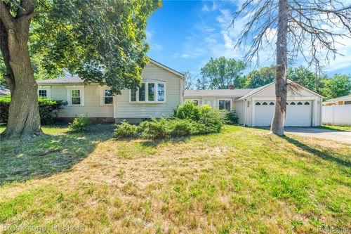 20930 Stahelin Rd, Southfield, MI, 48075-7154 | Card Image