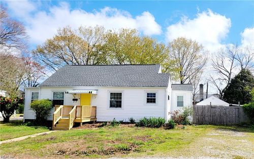 4 Howard Ct, Newport News, VA, 23601-2125 | Card Image
