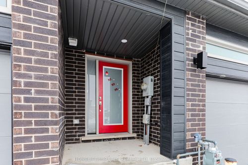 105 Pony Way, Kitchener, ON, N2R0R8 | Card Image