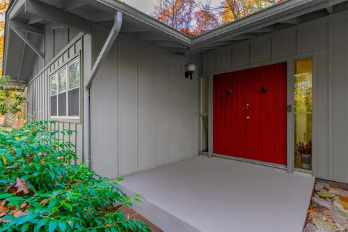 11 Charnwood Dr, Suffern, NY, 10901-3503 | Card Image