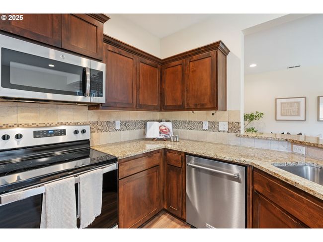16085 Se Kingbird Dr, House attached with 3 bedrooms, 3 bathrooms and 1 parking in Clackamas OR | Image 6