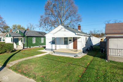 Covered Front Porch and Parking out Front | Image 2