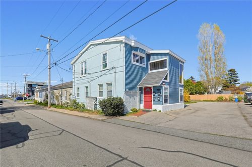 33 Halsey St, Newport, RI, 02840-1695 | Card Image