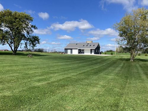 9207 Middle Road, Manitowoc Rapids, WI, 54220 | Card Image