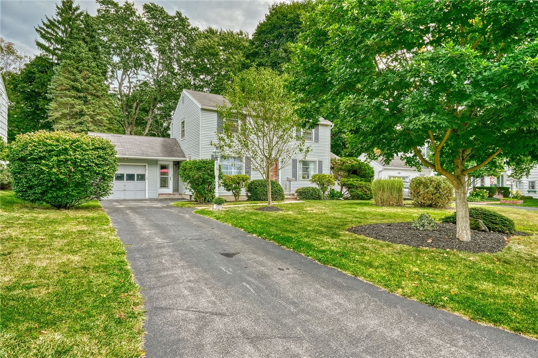 Oakcrest Dr, Rochester, NY 14617