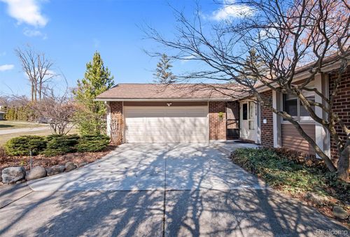 5629 Perrytown Dr, West Bloomfield, MI, 48322-1506 | Card Image