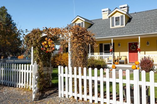 1110 E Cascade Ave, Sisters, OR, 97759-9009 | Card Image