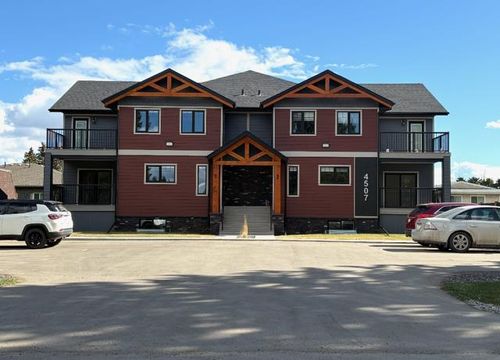 4507 48 Ave, Sylvan Lake, AB, T4S1N8 | Card Image