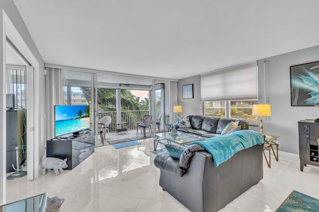 APT-1501 - 1 Harbourside Dr, Condo with 3 bedrooms, 2 bathrooms and null parking in Delray Beach FL | Image 12