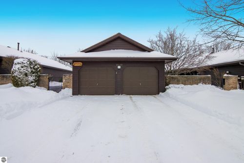 2135 W Hammond Pl, Traverse City, MI, 49686-8014 | Card Image