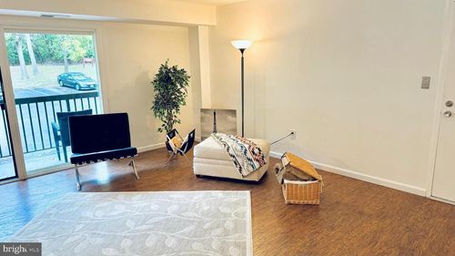 apt-304-3222 S 28th St, ALEXANDRIA, VA, 22302-1328 | Card Image