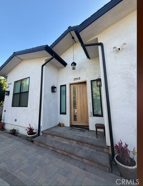 22520 Clarendon St, Woodland Hills, CA, 91367-4428 | Card Image