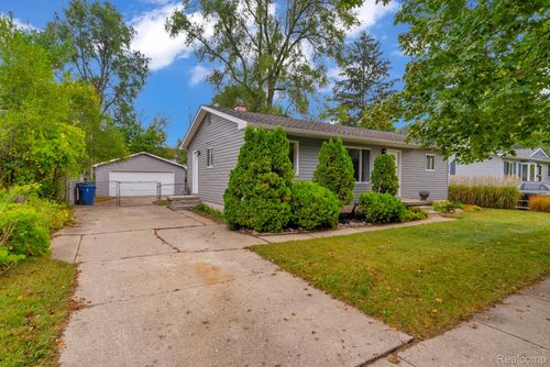744 Hartner Dr, Holly, MI, 48442-1271 | Card Image