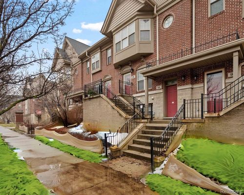 94 Adelaide St, Detroit, MI, 48201-3111 | Card Image